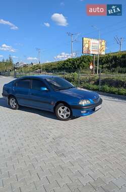 Toyota Avensis  1999