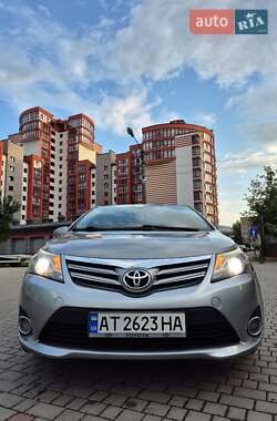 Toyota Avensis 2012