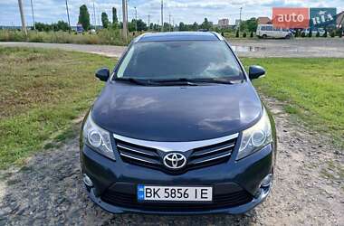 Toyota Avensis  2012