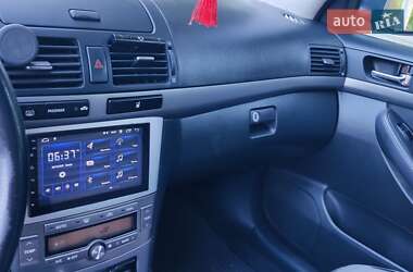 Toyota Avensis  2006