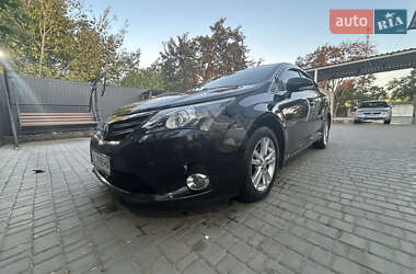 Toyota Avensis  2012