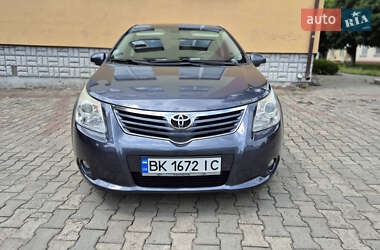 Toyota Avensis  2010