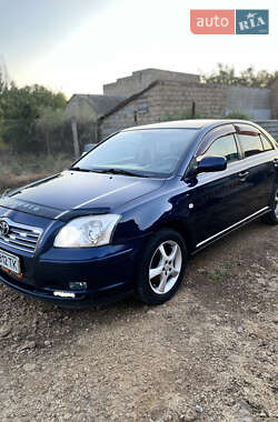 Toyota Avensis  2004