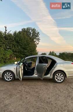 Toyota Avensis  2004