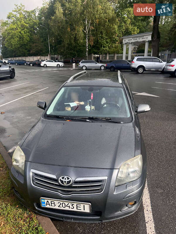 Универсал Toyota Avensis
