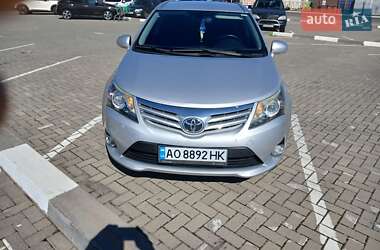 Toyota Avensis  2012
