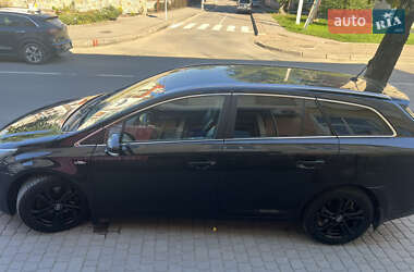 Toyota Avensis  2012