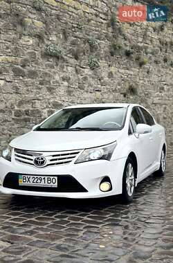 Toyota Avensis  2013