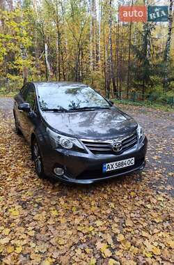 Toyota Avensis  2012
