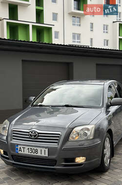 Toyota Avensis  2004