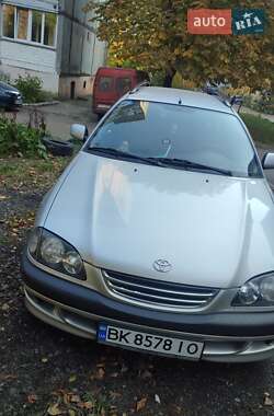 Toyota Avensis  2001