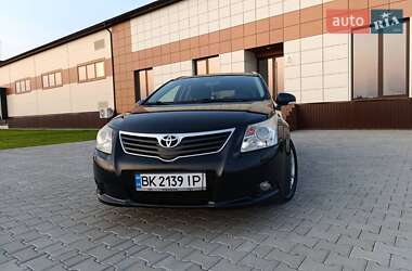 Toyota Avensis  2010