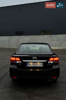 Toyota Avensis  2012