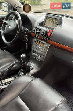 Toyota Avensis  2005