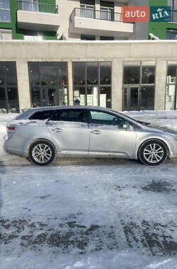 Toyota Avensis  2010