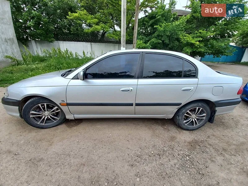 Toyota Avensis 2002