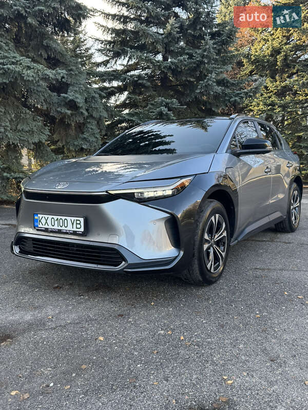 Легковые Toyota bZ4X