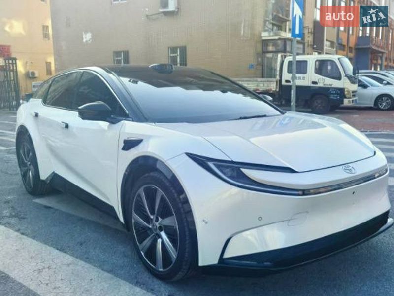 Позашляховик / Кросовер Toyota bZ5