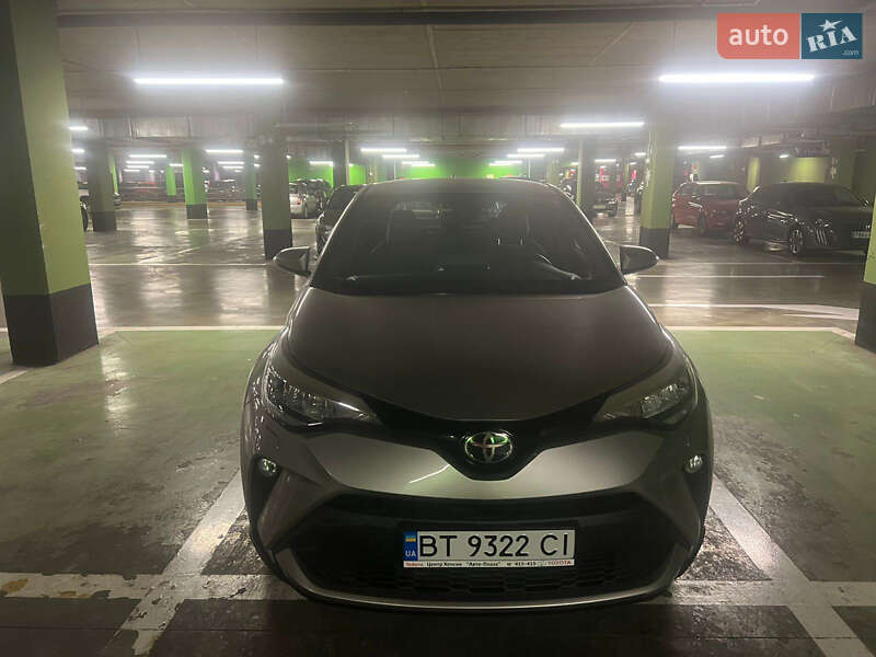 Легковые Toyota C-HR
