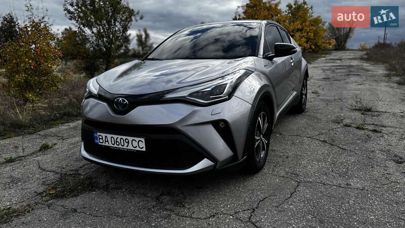 Легковые Toyota C-HR