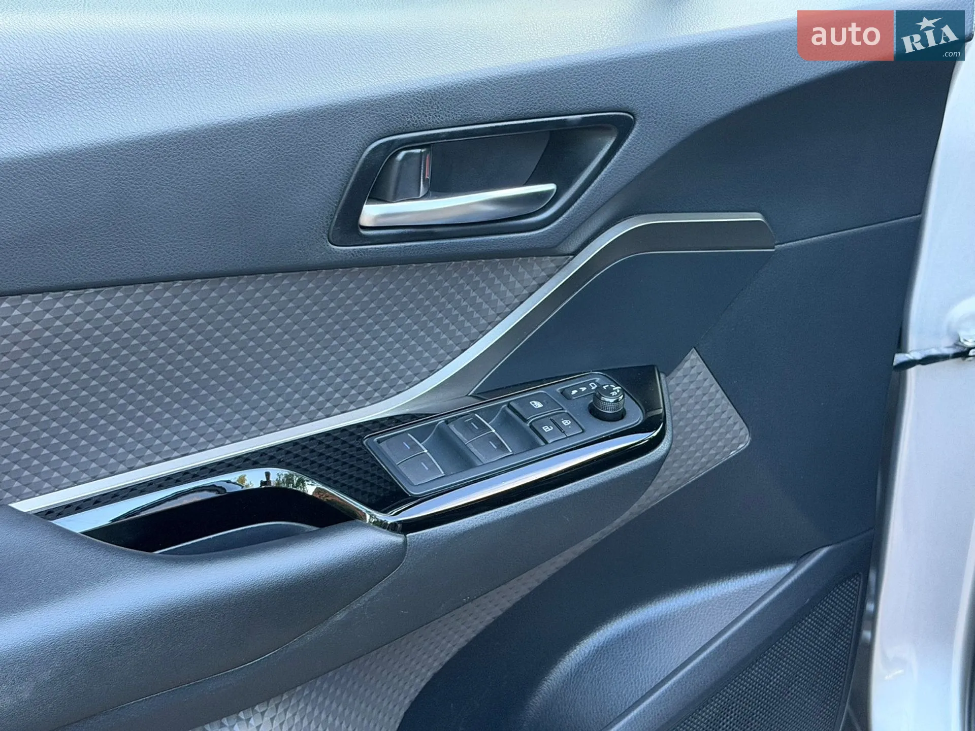Toyota C-HR 2019 VIN NMTK54BXX0R005293 фото оголошення 27 з 40