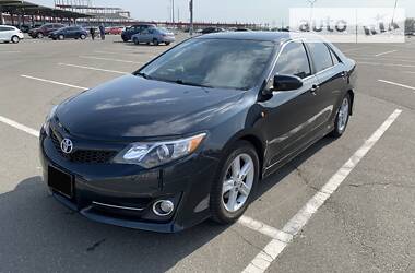 Toyota Camry SE 2012