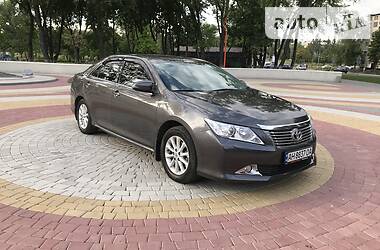 Toyota Camry Official 2012
