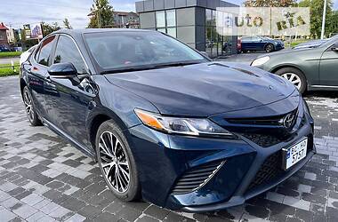 Toyota Camry SE 2019