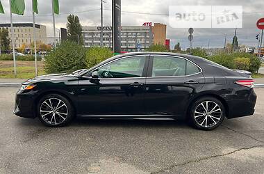 Toyota Camry  2019