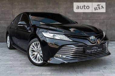 Toyota Camry  2019
