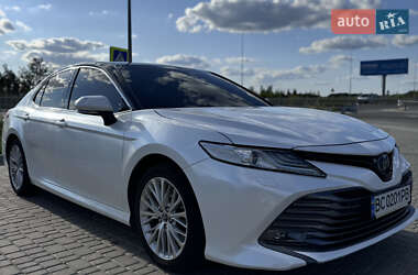 Toyota Camry 2019