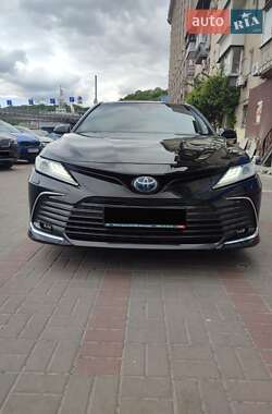 Toyota Camry  2021