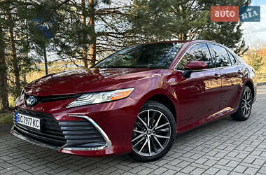 Toyota Camry 2021