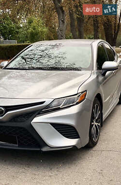 Toyota Camry  2019