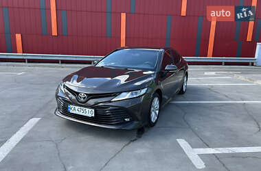 Toyota Camry  2019