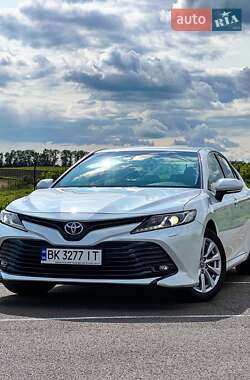 Toyota Camry  2019