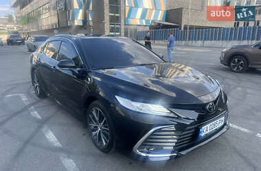 Toyota Camry  2021