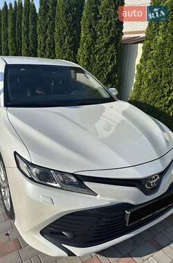 Toyota Camry 2019
