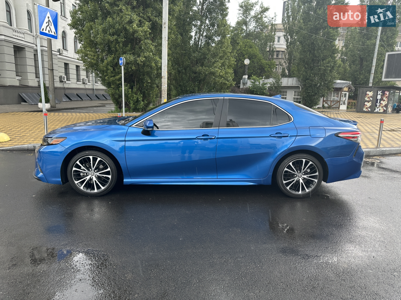 2020 Toyota Camry - мініатюра 3