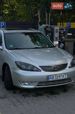 Toyota Camry  2004