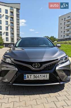 Toyota Camry 2019