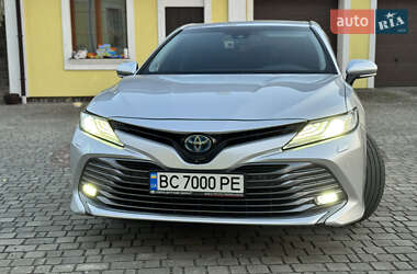 Toyota Camry  2019