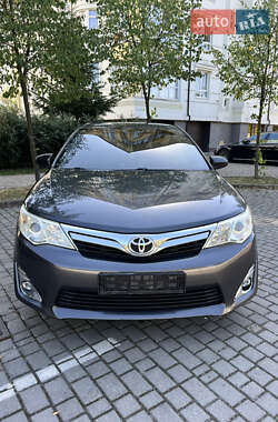 Toyota Camry  2011