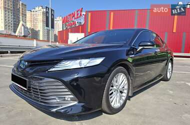 Toyota Camry  2019