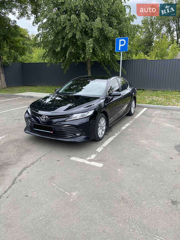 Легковые Toyota Camry