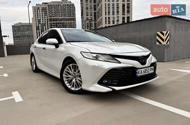 Toyota Camry  2018