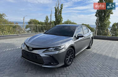 Toyota Camry  2021