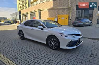 Toyota Camry 2021