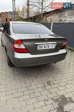 Toyota Camry  2004