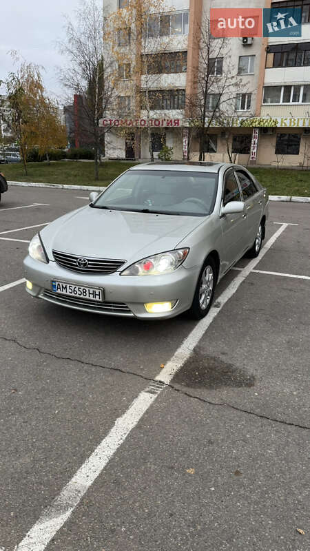 Легковые Toyota Camry